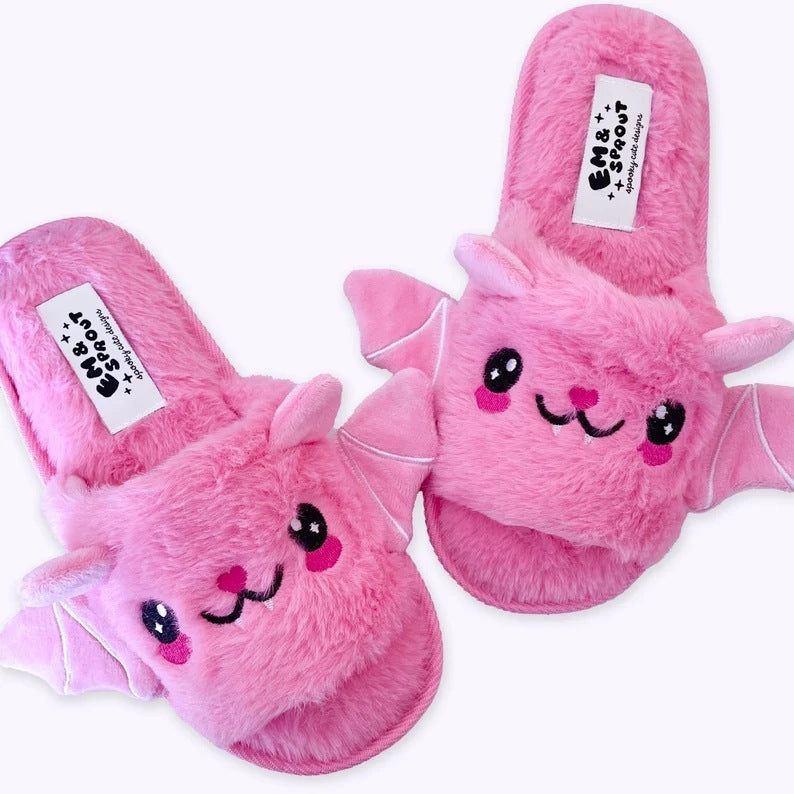 Cozy Bat Slippers – Plush & Spooky in Every Step