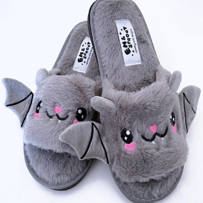Cozy Bat Slippers – Plush & Spooky in Every Step